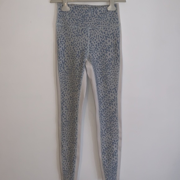 Aurum Blue Sharp Cheetah Active Print Leggings - Picture 5 of 9